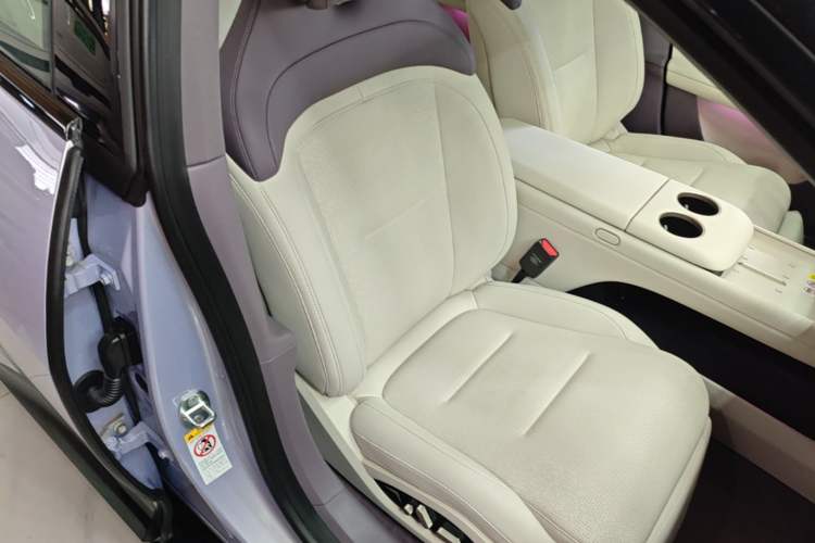 Used Avatr 06 2025 Pro Range-Extended Edition Right Front Seat