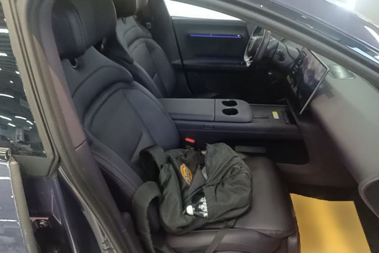 Used Avatr 06 2025 Ultra Pure Electric Edition Right Front Seat