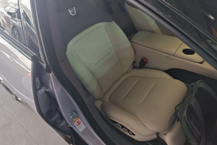 Used Avatr 06 2025 Pro Range-Extended Edition Right Front Seat