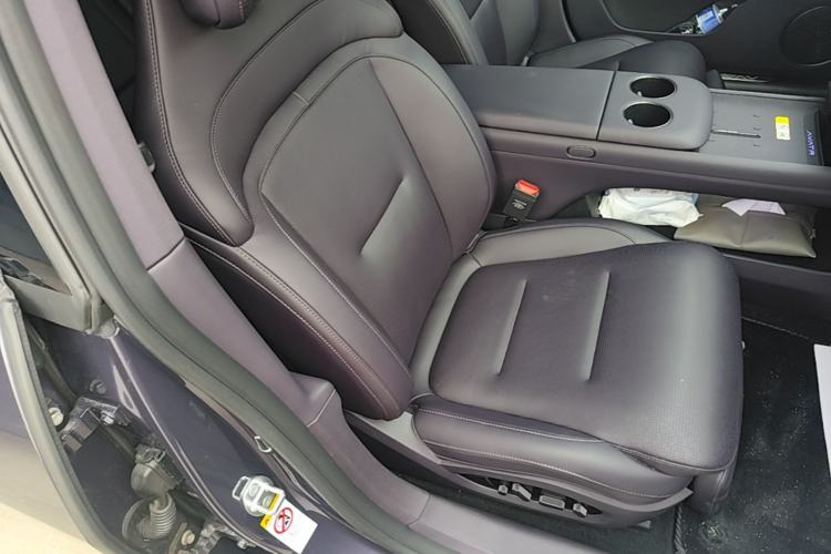 Used Avatr 06 2025 Ultra Pure Electric Edition Right Front Seat