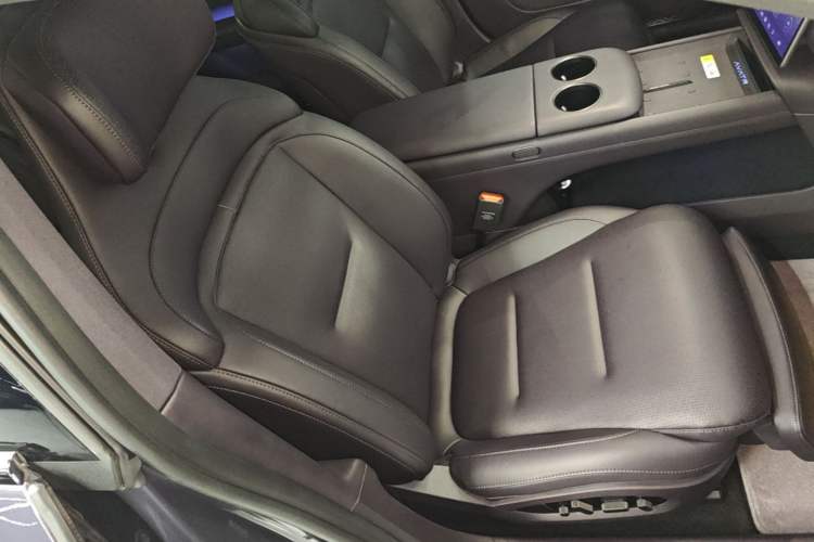 Used Avatr 06 2025 Ultra Pure Electric Edition Right Front Seat