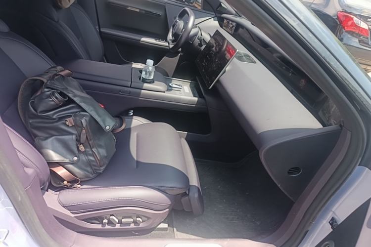 Used Avatr 06 2025 Ultra Pure Electric Edition Right Front Seat