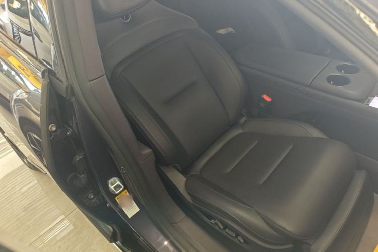 Used Avatr 06 2025 Ultra Pure Electric Edition Right Front Seat