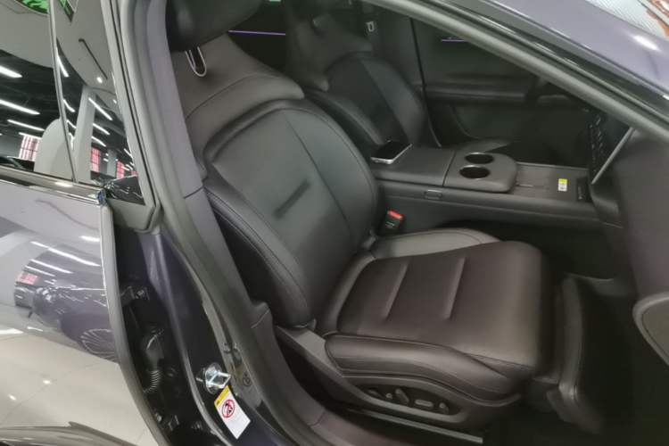 Used Avatr 06 2025 Ultra Pure Electric Edition Right Front Seat