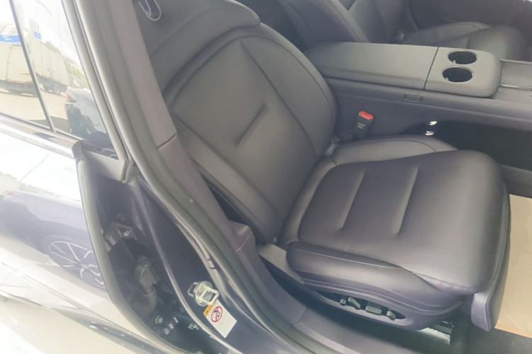 Used Avatr 06 2025 Ultra Pure Electric Edition Right Front Seat