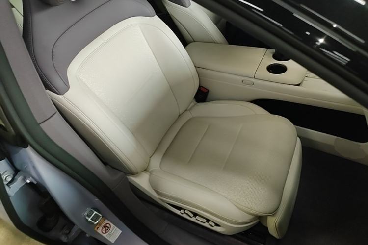 Used Avatr 06 2025 Ultra Pure Electric Edition Right Front Seat