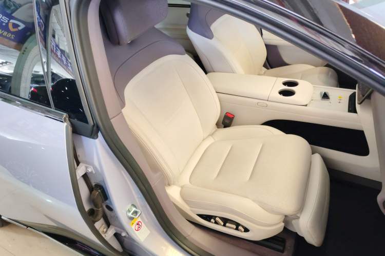 Used Avatr 06 2025 Pro Range-Extended Edition Right Front Seat