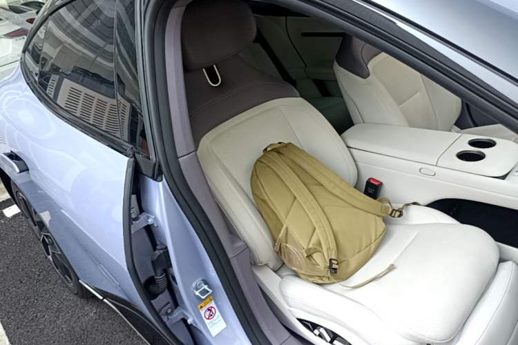 Used Avatr 06 2025 Max Extended-Range Edition Right Front Seat
