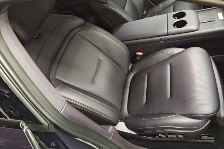 Used Avatr 06 2025 Ultra Pure Electric Edition Right Front Seat