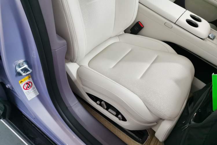 Used Avatr 06 2025 Pro Range-Extended Edition Right Front Seat