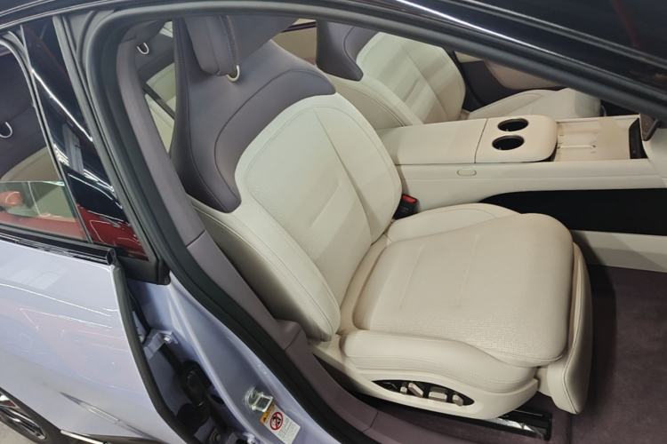 Used Avatr 06 2025 Pro Range-Extended Edition Right Front Seat