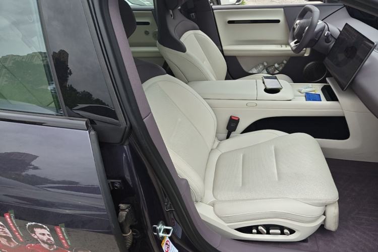 Used Avatr 06 2025 Pro Range-Extended Edition Right Front Seat