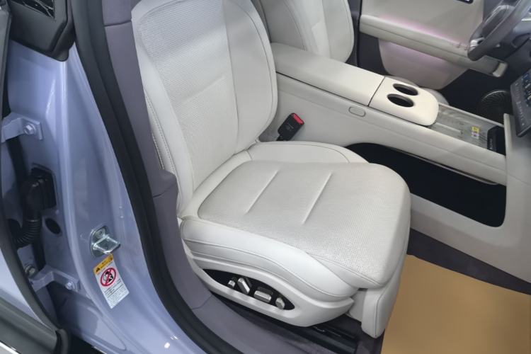 Used Avatr 06 2025 Ultra Pure Electric Edition Right Front Seat