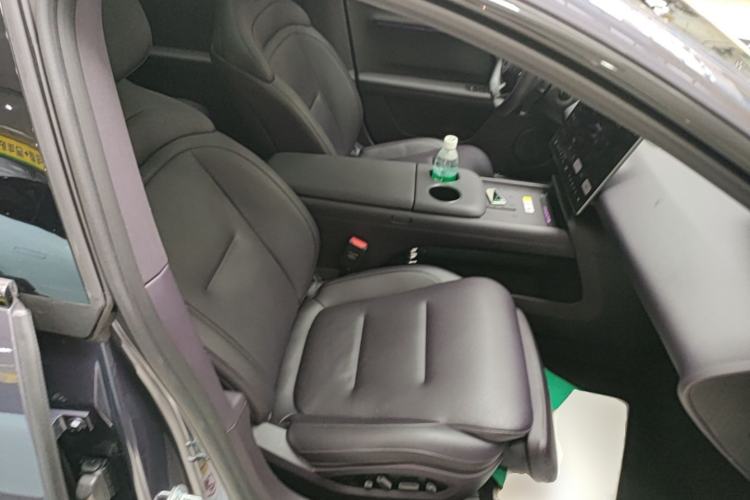 Used Avatr 06 2025 Ultra Pure Electric Edition Right Front Seat