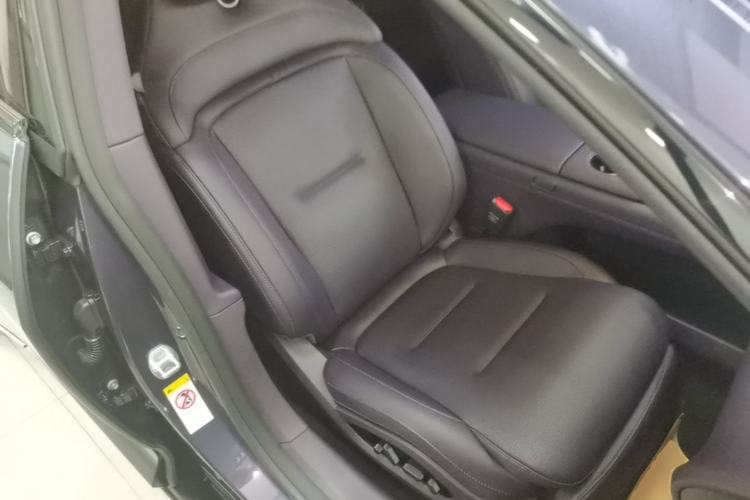 Used Avatr 06 2025 Ultra Pure Electric Edition Right Front Seat