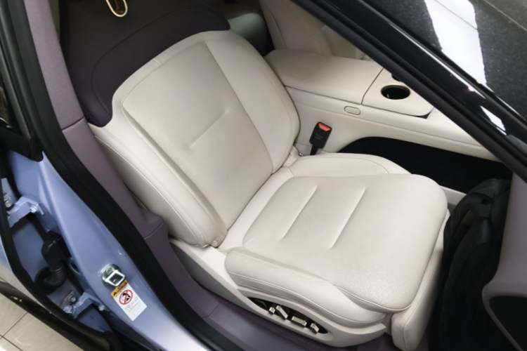 Used Avatr 06 2025 Pro Range-Extended Edition Right Front Seat