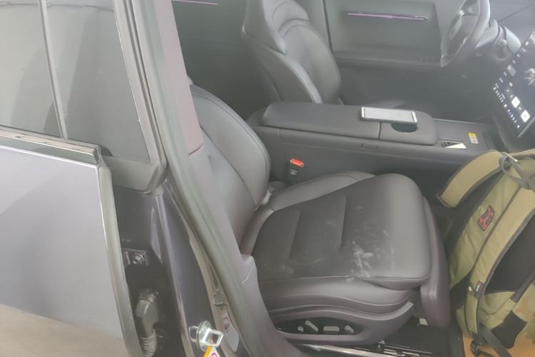 Used Avatr 06 2025 Ultra Pure Electric Edition Right Front Seat