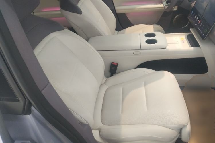 Used Avatr 06 2025 Pro Range-Extended Edition Right Front Seat