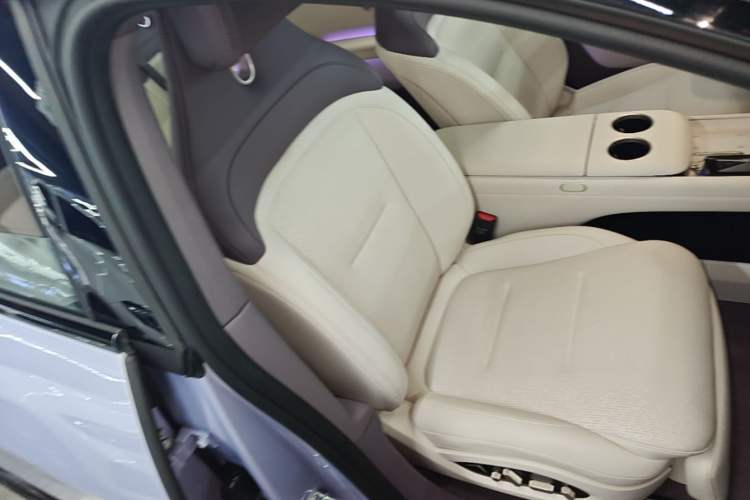 Used Avatr 06 2025 Pro Range-Extended Edition Right Front Seat