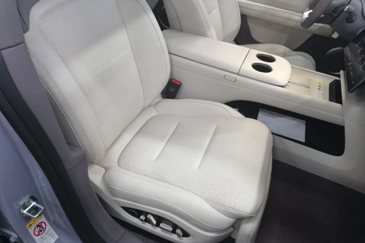 Used Avatr 06 2025 Max Extended-Range Edition Right Front Seat