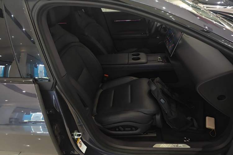 Used Avatr 06 2025 Ultra Pure Electric Edition Right Front Seat