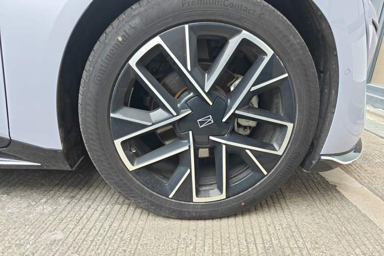Used Avatr 06 2025 Pro Range-Extended Edition Right Front Wheel Hub