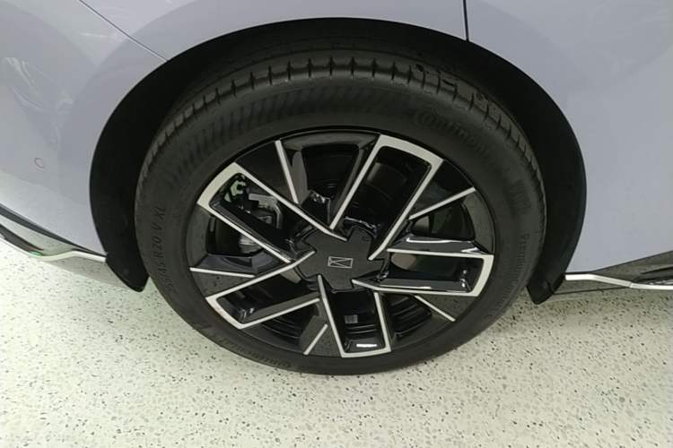 Used Avatr 06 2025 Max Extended-Range Edition Right Rear Wheel Hub