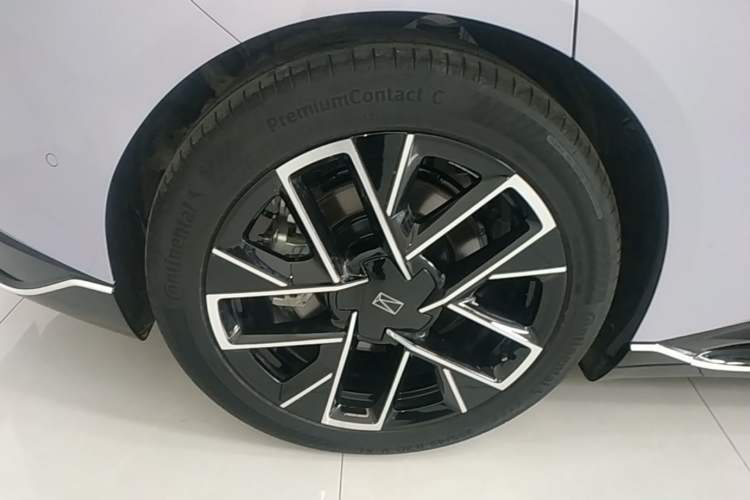 Used Avatr 06 2025 Pro Range-Extended Edition Right Rear Wheel Hub