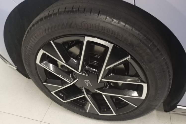 Used Avatr 06 2025 Max All-Electric Version Right Rear Wheel Hub
