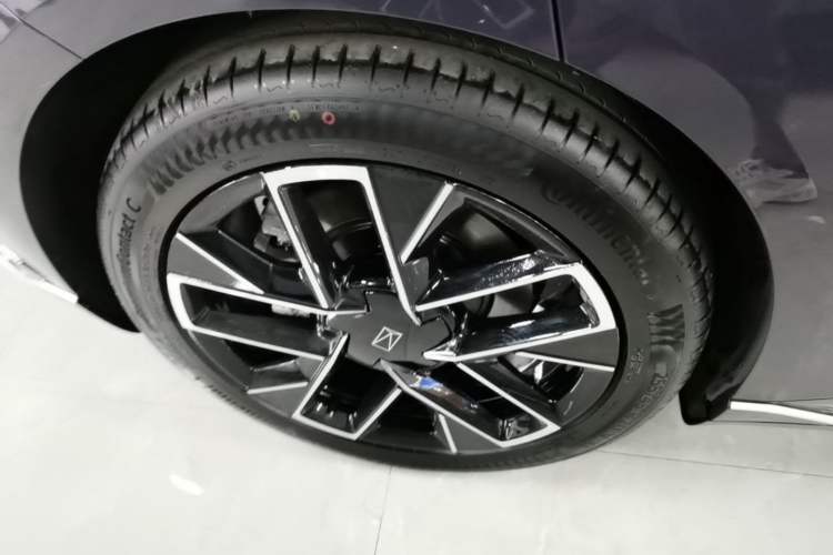Used Avatr 06 2025 Ultra Pure Electric Edition Right Rear Wheel Hub