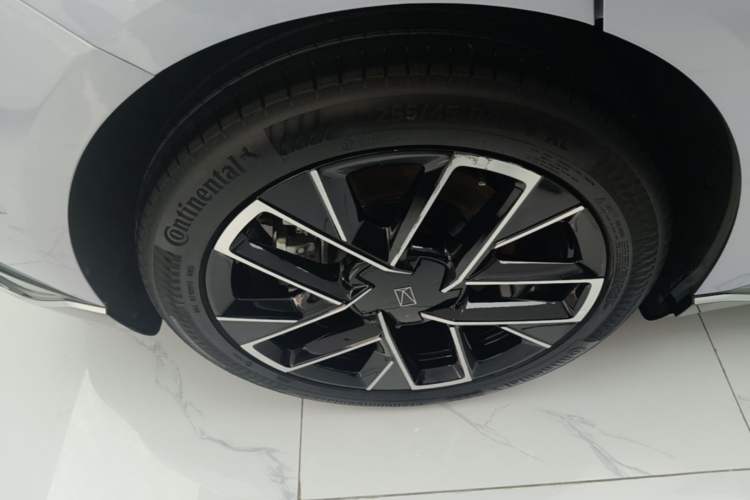 Used Avatr 06 2025 Max Extended-Range Edition Right Rear Wheel Hub