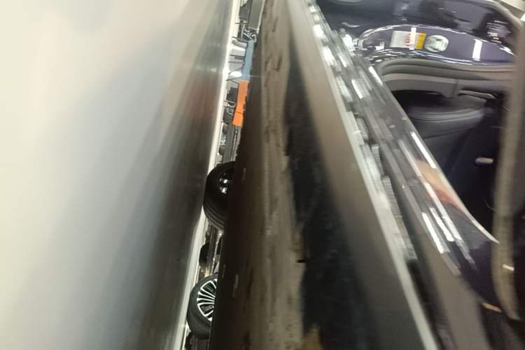 Used Avatr 06 2025 Ultra Pure Electric Edition Right Side Sill