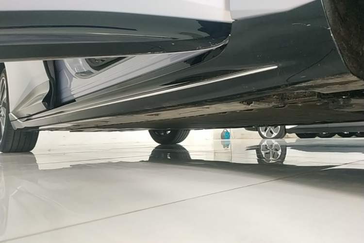 Used Avatr 06 2025 Pro Range-Extended Edition Right Side Sill