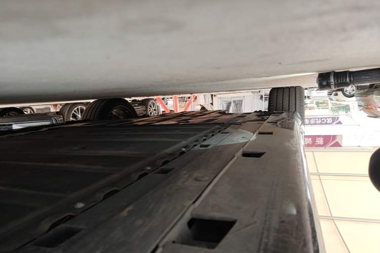 Used Avatr 06 2025 Pro Range-Extended Edition Right Side Sill
