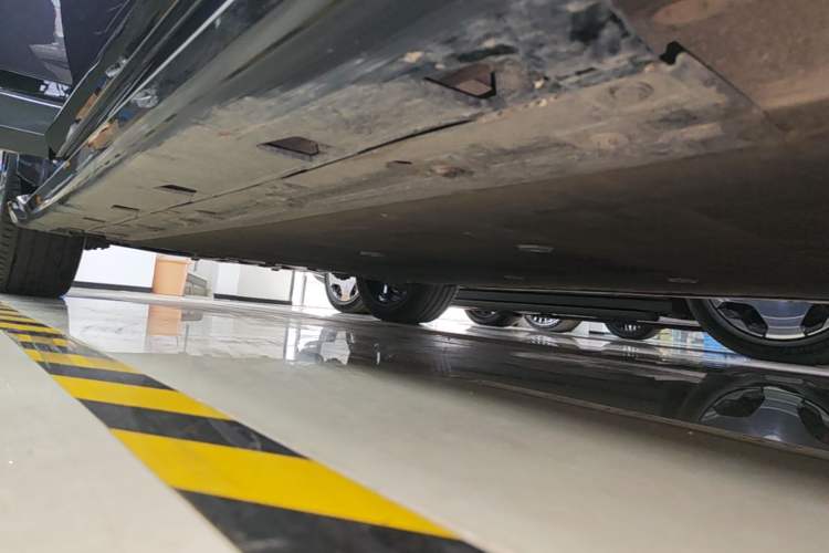 Used Avatr 06 2025 Ultra Pure Electric Edition Right Side Sill