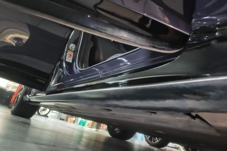 Used Avatr 06 2025 Ultra Pure Electric Edition Right Side Sill