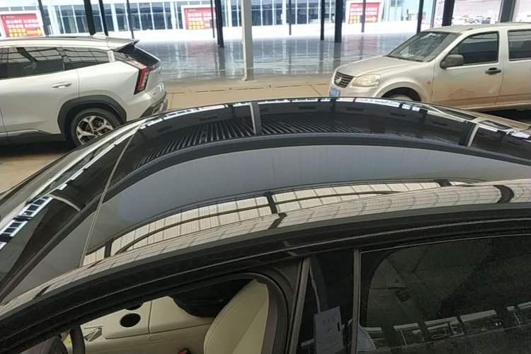 Used Avatr 06 2025 Pro Range-Extended Edition Roof