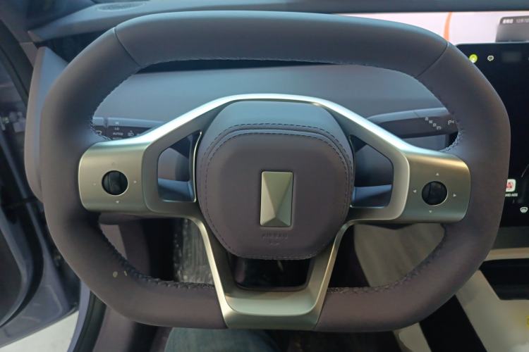 Used Avatr 06 2025 Max All-Electric Version Steering Wheel