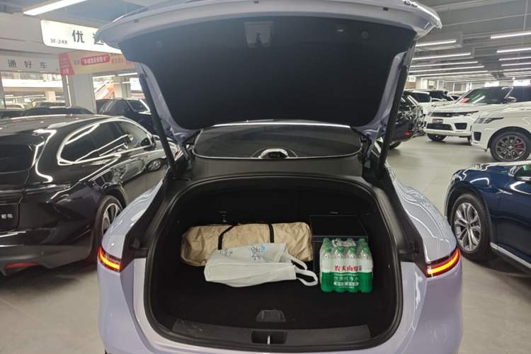 Used Avatr 06 2025 Pro Range-Extended Edition Trunk