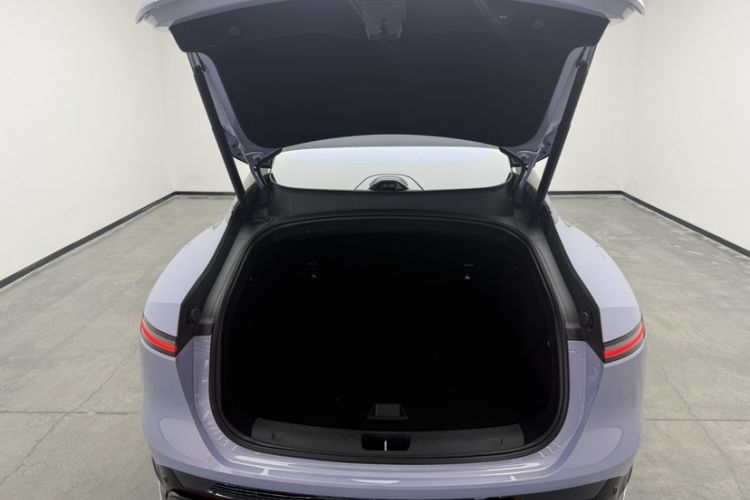 Used Avatr 06 2025 Pro Range-Extended Edition Trunk
