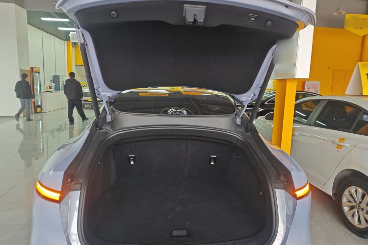 Used Avatr 06 2025 Pro Range-Extended Edition Trunk