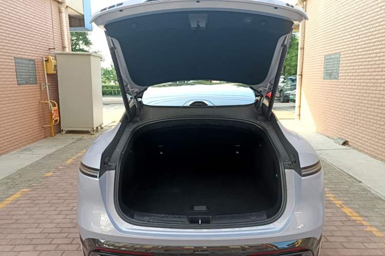 Used Avatr 06 2025 Pro Range-Extended Edition Trunk