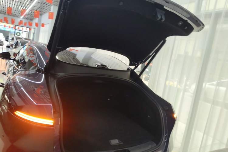 Used Avatr 06 2025 Pro Range-Extended Edition Trunk
