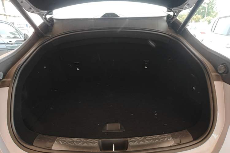 Used Avatr 06 2025 Pro Range-Extended Edition Trunk