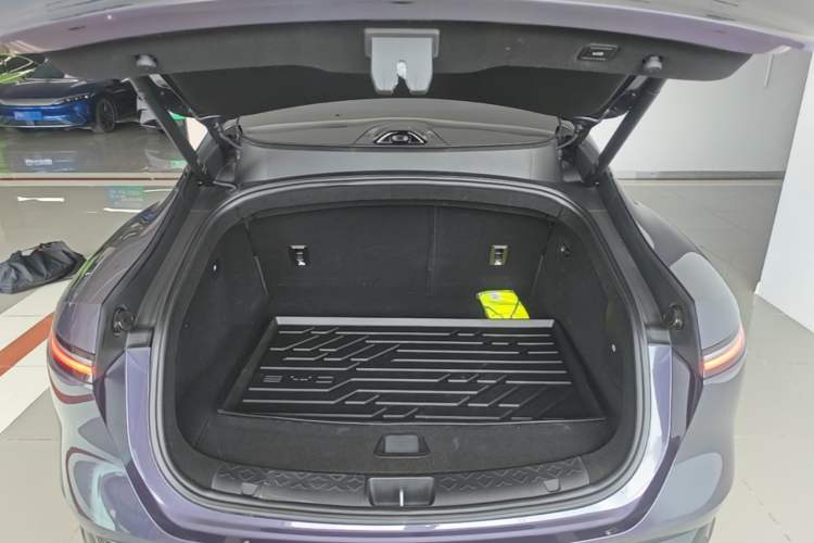 Used Avatr 06 2025 Ultra Pure Electric Edition Trunk