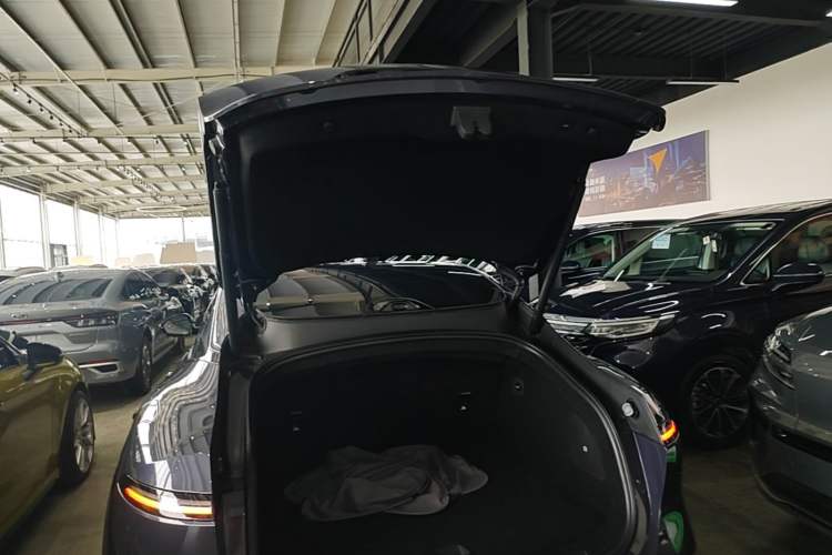 Used Avatr 06 2025 Pro Range-Extended Edition Trunk