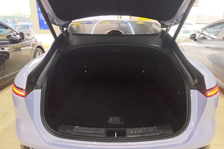 Used Avatr 06 2025 Pro Range-Extended Edition Trunk