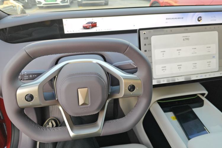 Used Avatr 06 2025 Pro Range-Extended Edition Center Console
