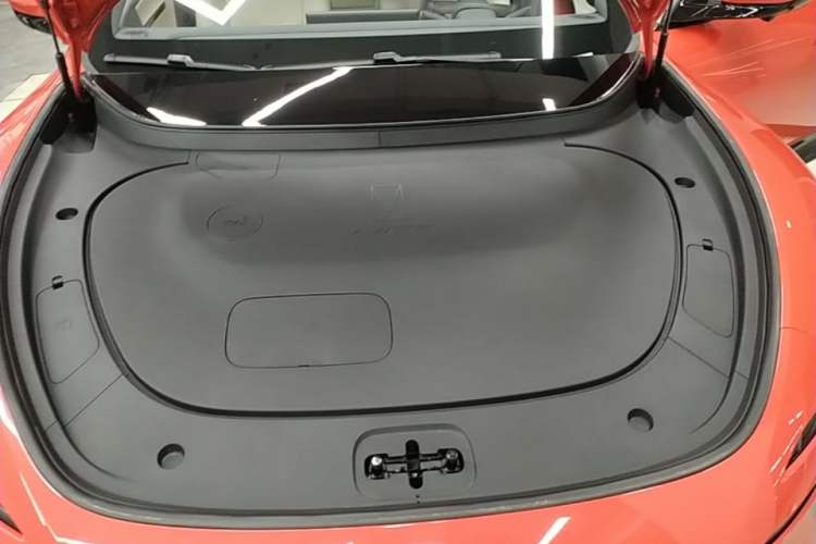 Used Avatr 06 2025 Pro Range-Extended Edition Engine Bay