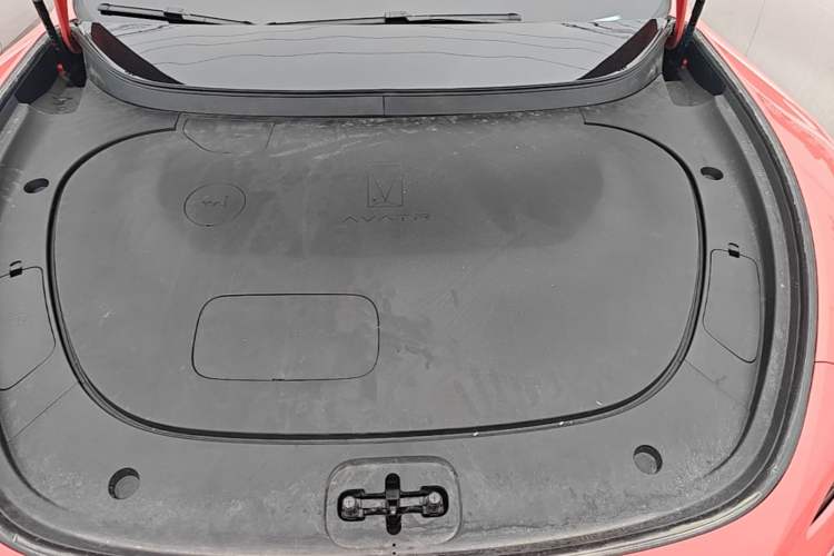 Used Avatr 06 2025 Pro Range-Extended Edition Engine Bay